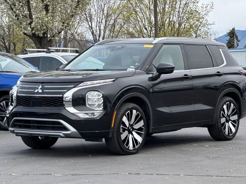 Used 2025 Mitsubishi Outlander SEL image 8