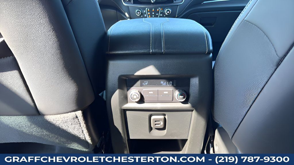Used 2023 Chevrolet Traverse LT w/ Rear Camera Mirror Package AWD/4WD image 42
