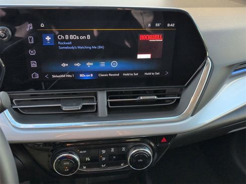 Used 2025 Chevrolet Trax LT w/ LT Convenience Package image 15