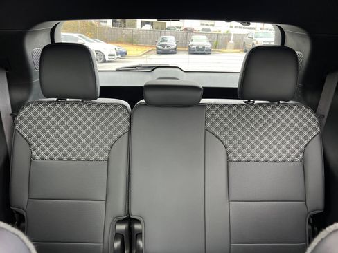 Used 2024 GMC Acadia Denali w/ Super Cruise Package image 23