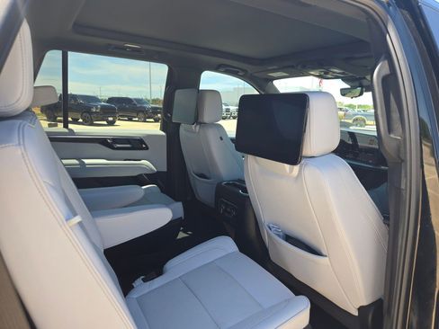 Used 2025 Chevrolet Tahoe Premier AWD/4WD image 25