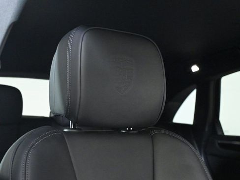 Certified 2023 Porsche Macan S image 26