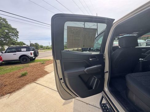 Used 2023 Chevrolet Colorado Z71 AWD/4WD image 28