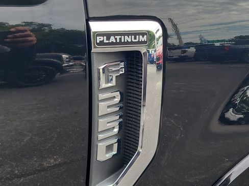 Certified 2022 Ford F250 Platinum w/ Tremor Off-Road Package AWD/4WD image 6