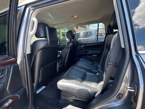 Used 2013 Lexus LX 570 4WD w/ Luxury Pkg image 11
