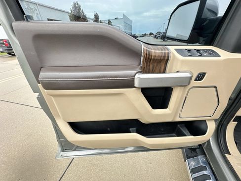 Used 2019 Ford F150 Lariat w/ Equipment Group 502A Luxury AWD/4WD image 21