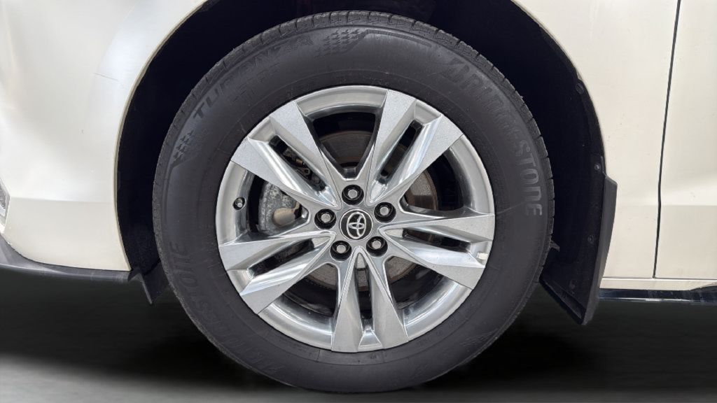 Used 2023 Toyota Sienna Limited AWD/4WD image 44