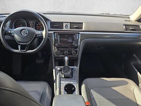 Used 2017 Volkswagen Passat 1.8T SE w/ SE Lighting Package image 17