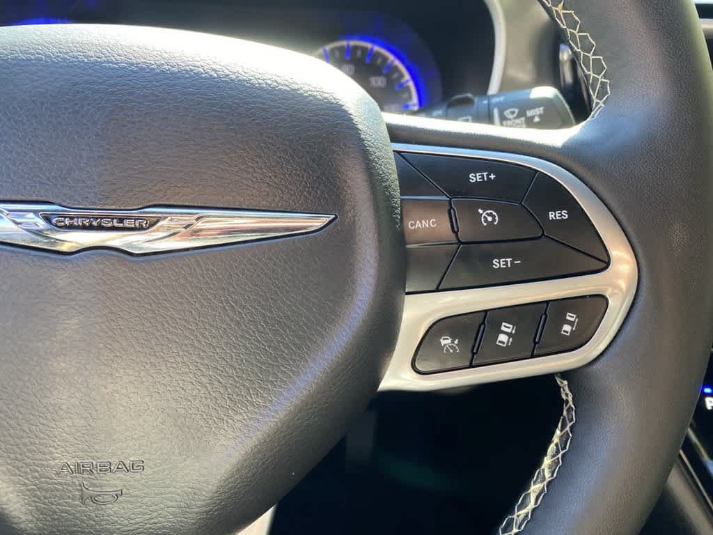 Used 2025 Chrysler Pacifica Select FWD image 20