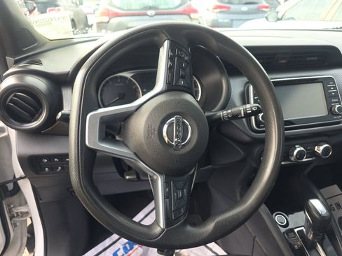 Used 2020 Nissan Kicks S FWD image 15