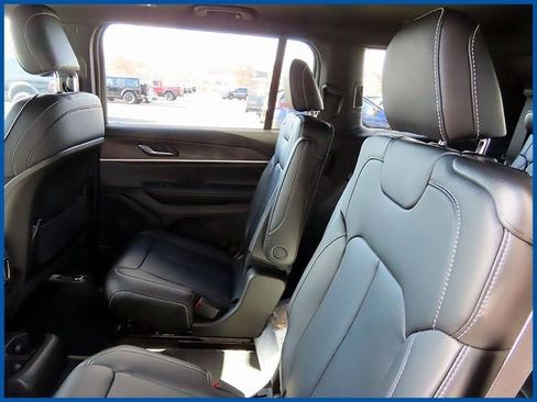 New 2025 Jeep Grand Cherokee L Limited image 10
