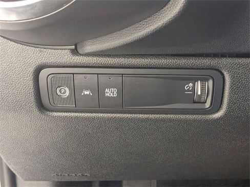 Certified 2025 Chevrolet Equinox EV LT image 14