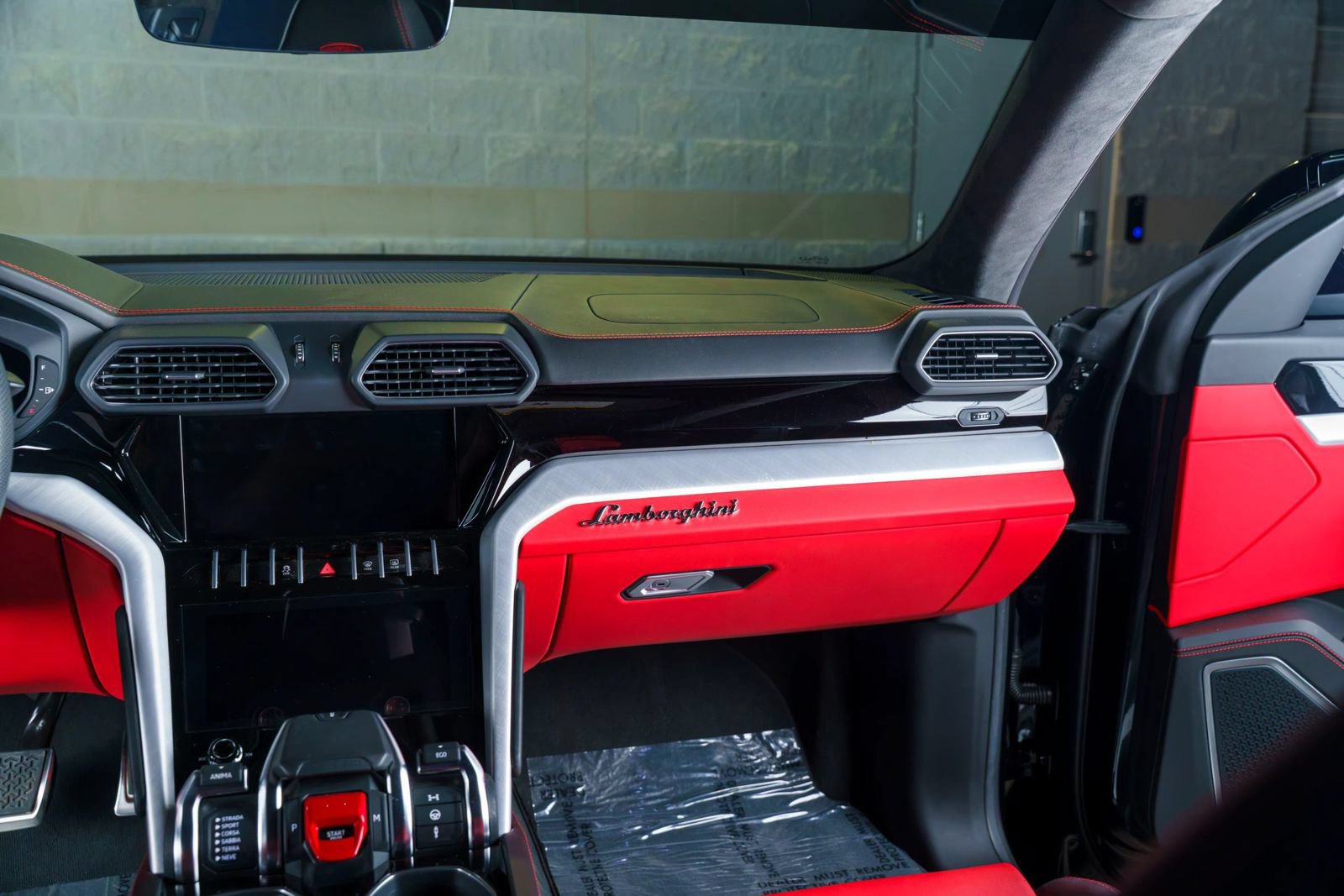 Used 2021 Lamborghini Urus AWD/4WD image 16