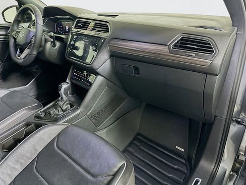 Used 2022 Volkswagen Tiguan SEL R-Line image 28