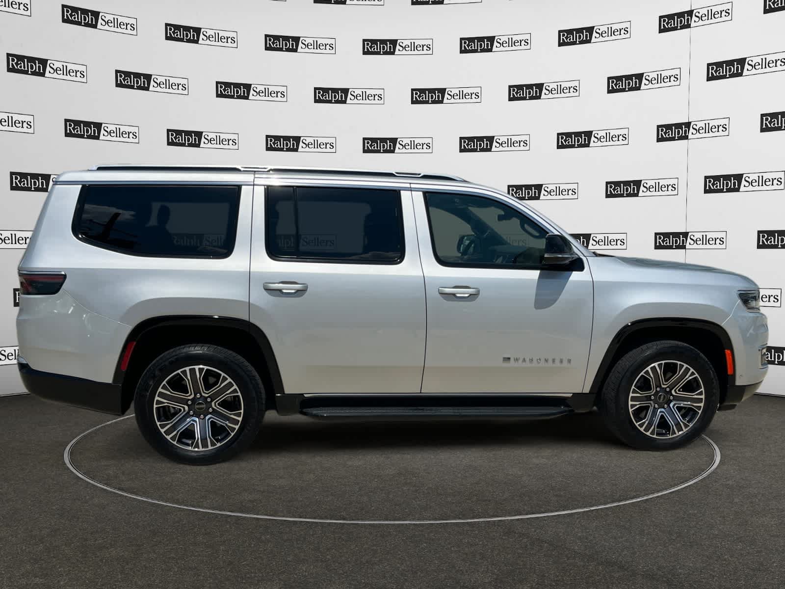 Used 2025 Jeep Wagoneer Series II AWD/4WD image 6