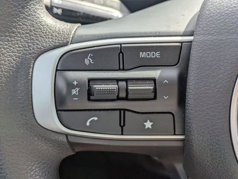 Used 2025 Kia Sportage LX FWD image 23