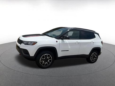 Used 2025 Jeep Compass Trailhawk AWD/4WD image 8