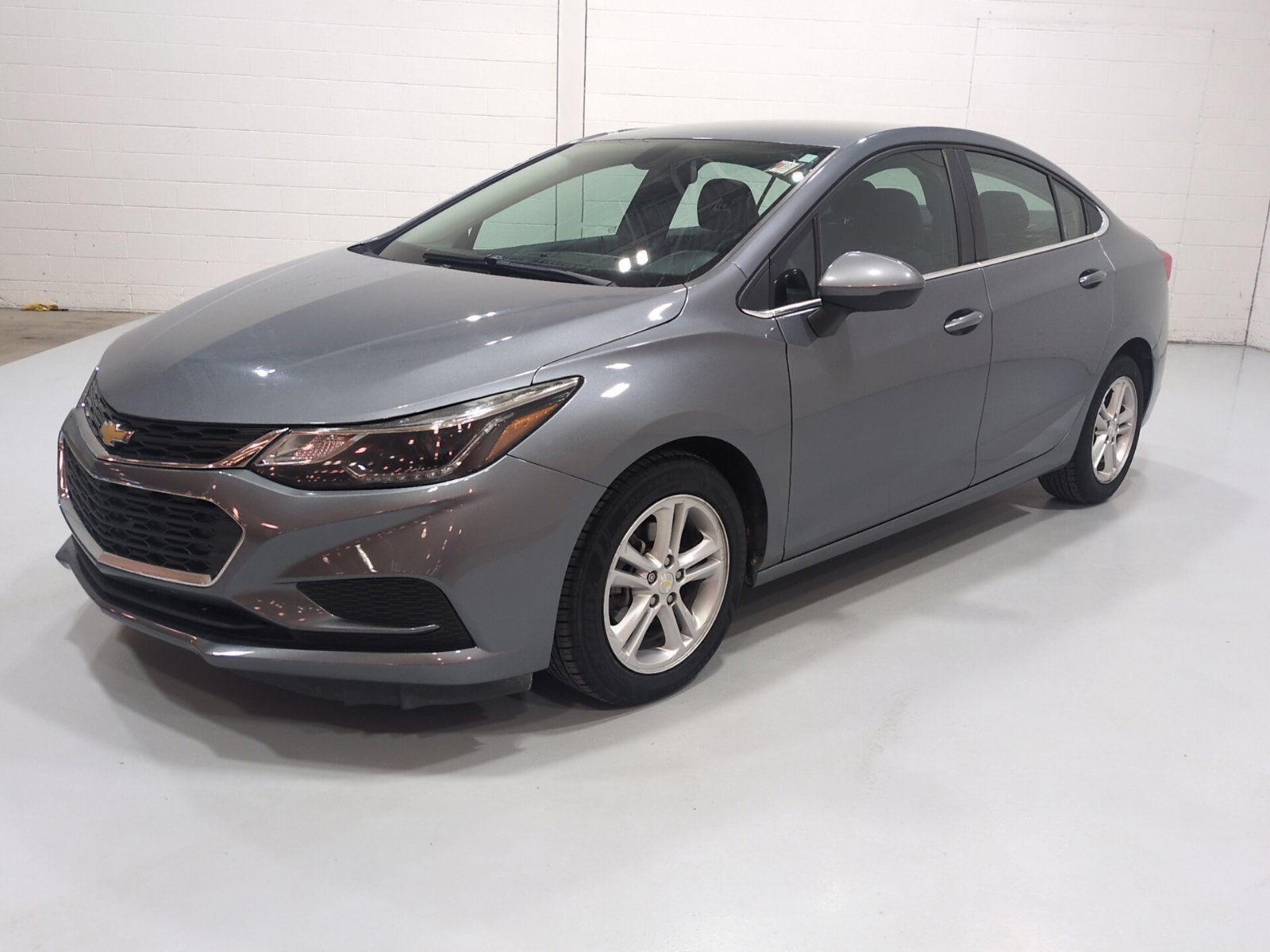 Used 2018 Chevrolet Cruze LT w/ Convenience Package FWD image 7