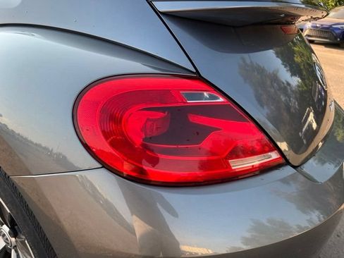 Used 2014 Volkswagen Beetle R-Line FWD image 11