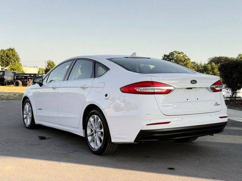 Used 2019 Ford Fusion SE FWD image 11