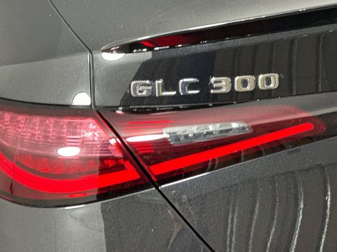 Used 2025 Mercedes-Benz GLC 300 4MATIC image 27