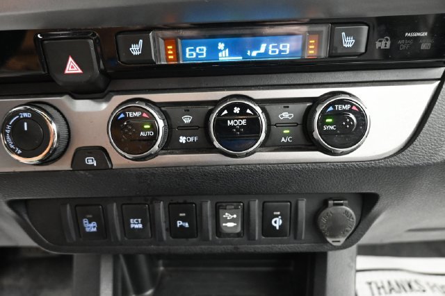 Used 2016 Toyota Tacoma Limited w/ Towing Package AWD/4WD image 14