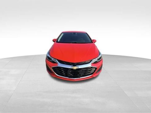 Used 2019 Chevrolet Cruze LT FWD image 2