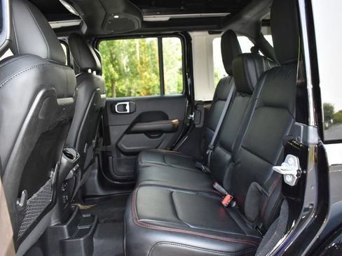 Used 2025 Jeep Wrangler Unlimited Rubicon AWD/4WD image 27