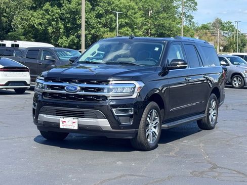 Used 2024 Ford Expedition Max Limited RWD image 2