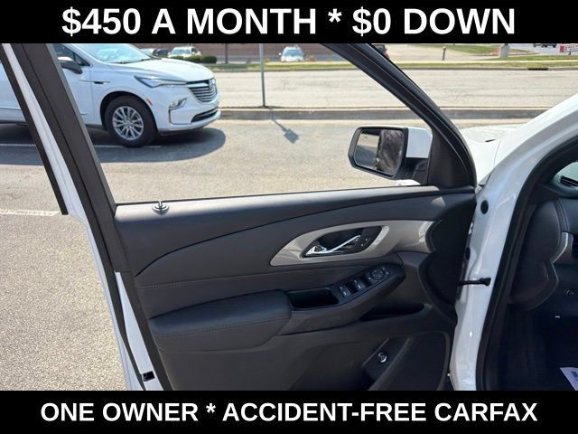 Used 2023 Chevrolet Traverse LT FWD image 12