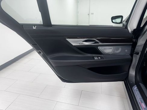 Used 2019 BMW 750i xDrive w/ Executive Package image 11