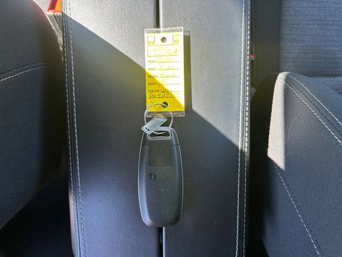 Used 2023 Nissan Rogue SV image 28