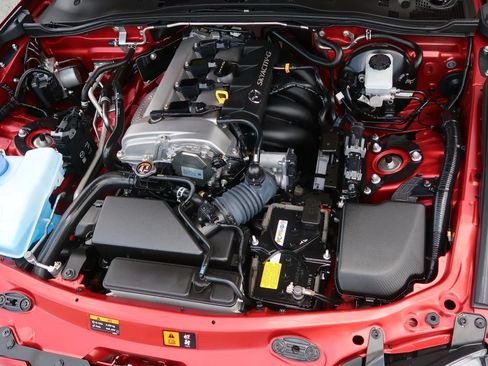 Used 2021 MAZDA MX-5 Miata Club RWD image 38