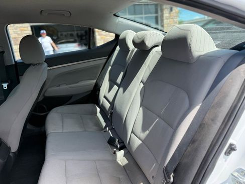 Used 2017 Hyundai Elantra SE FWD image 13