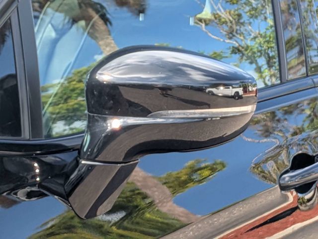 Used 2025 Chrysler Pacifica Limited FWD image 10