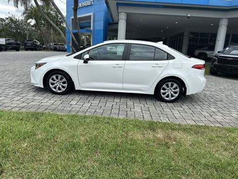 Used 2024 Toyota Corolla LE FWD image 31
