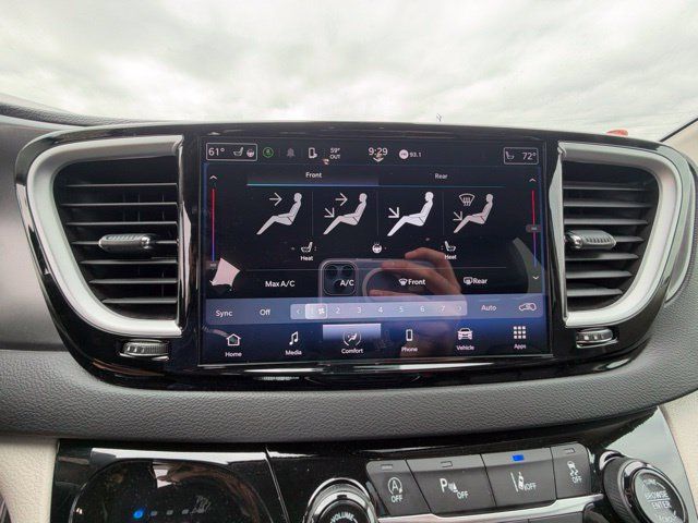 Used 2024 Chrysler Pacifica Touring-L FWD image 12
