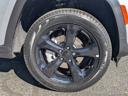 New 2025 Jeep Grand Cherokee Limited image 11