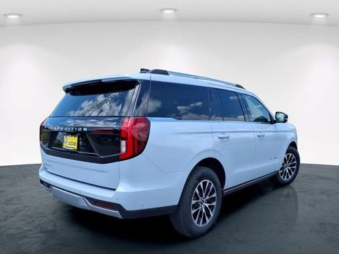 Used 2025 Ford Expedition Platinum AWD/4WD image 8