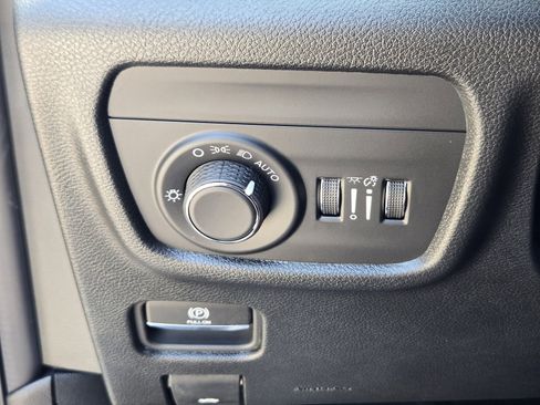 New 2025 Jeep Grand Cherokee Altitude image 21