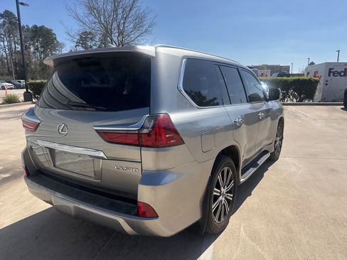 Used 2020 Lexus LX 570 4WD w/ Luxury Package image 4