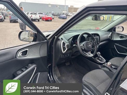 Used 2020 Kia Soul LX image 8