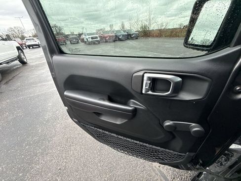 Used 2020 Jeep Wrangler Sport image 29