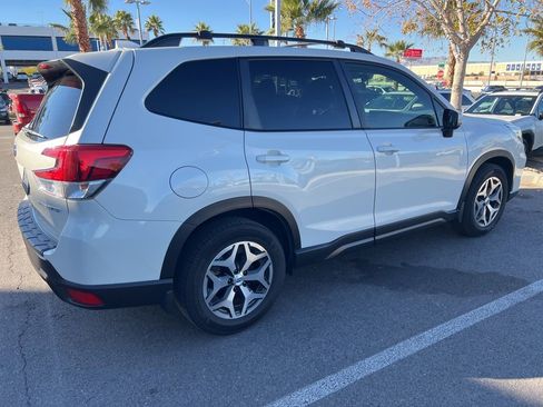 Used 2019 Subaru Forester Premium image 7