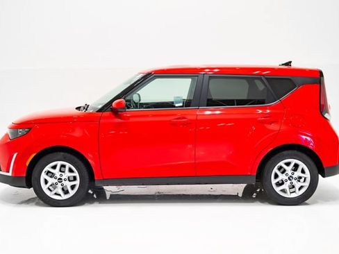 Used 2025 Kia Soul LX w/ LX Technology Package FWD image 26