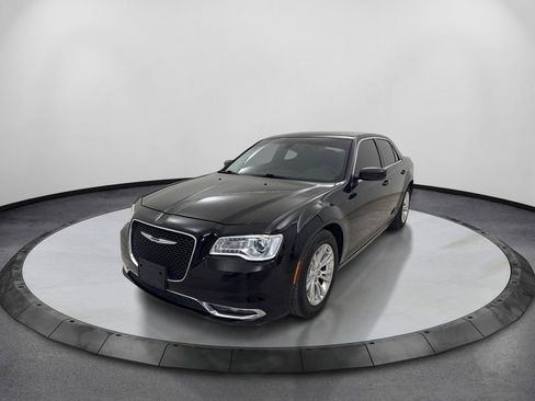 Used 2018 Chrysler 300 Touring w/ Driver Convenience Group RWD image 1