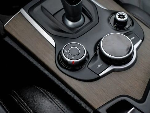 Used 2018 Alfa Romeo Stelvio Ti Sport image 32