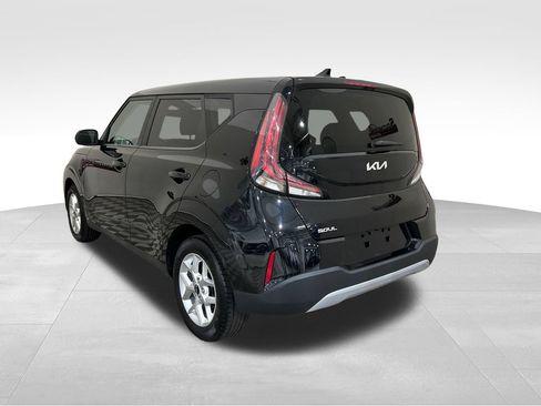 Used 2023 Kia Soul LX w/ LX Technology Package FWD image 3