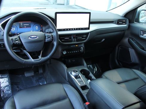 Used 2024 Ford Escape Platinum image 25