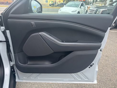 Used 2022 Ford Mustang Mach-E Select image 23